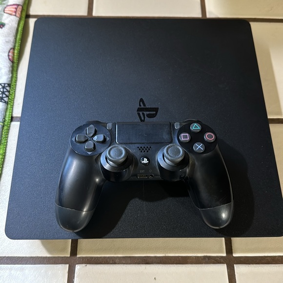 PS4 Console and one controller - Picture 7 of 7